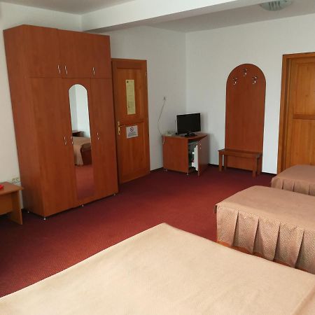Hotel Lotus Арад Экстерьер фото