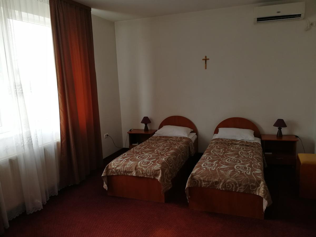 Hotel Lotus Арад Экстерьер фото