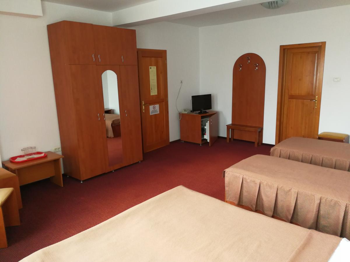 Hotel Lotus Арад Экстерьер фото